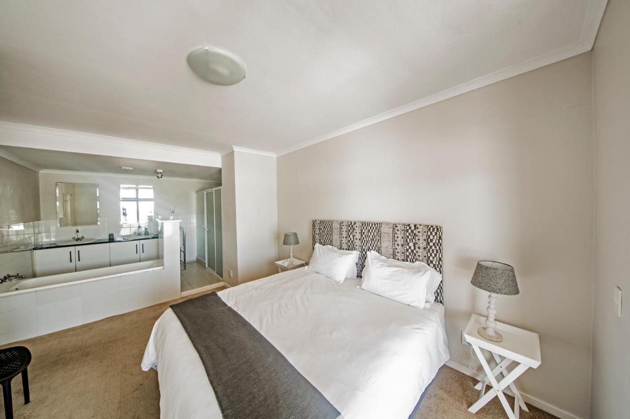 Surferscorner Self Catering Apartments Muizenberg Eksteriør billede