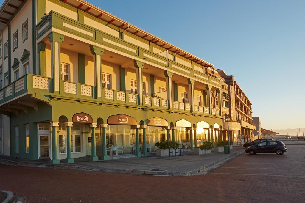 Surferscorner Self Catering Apartments Muizenberg Eksteriør billede
