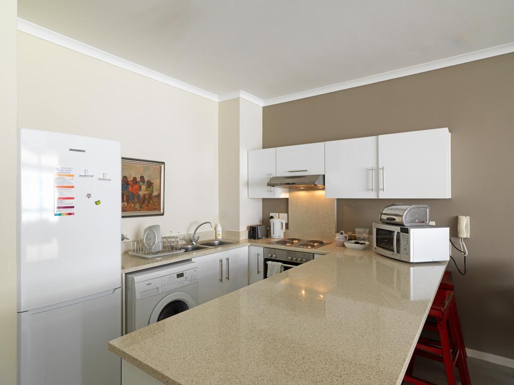 Surferscorner Self Catering Apartments Muizenberg Eksteriør billede
