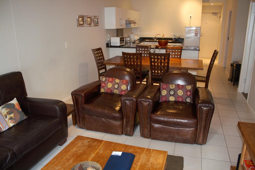 Surferscorner Self Catering Apartments Muizenberg Eksteriør billede